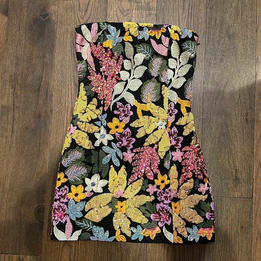 Strap or strapless, colorful, mini dress